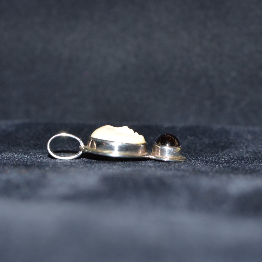 Misti Martin moon face garnet silver pendant - Picture 4 of 4